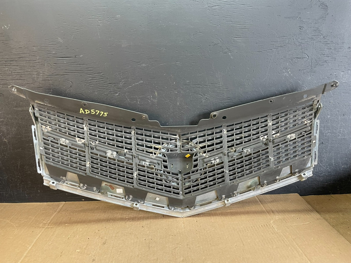 2010 to 2012 Cadillac SRX Front Upper Grille Grill AD5775 DG3