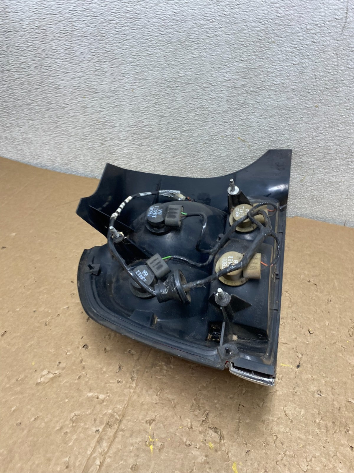 1998-2003 Ford Crown Victoria Right Passenger Rh Side Tail Light Oem V0292 DW6