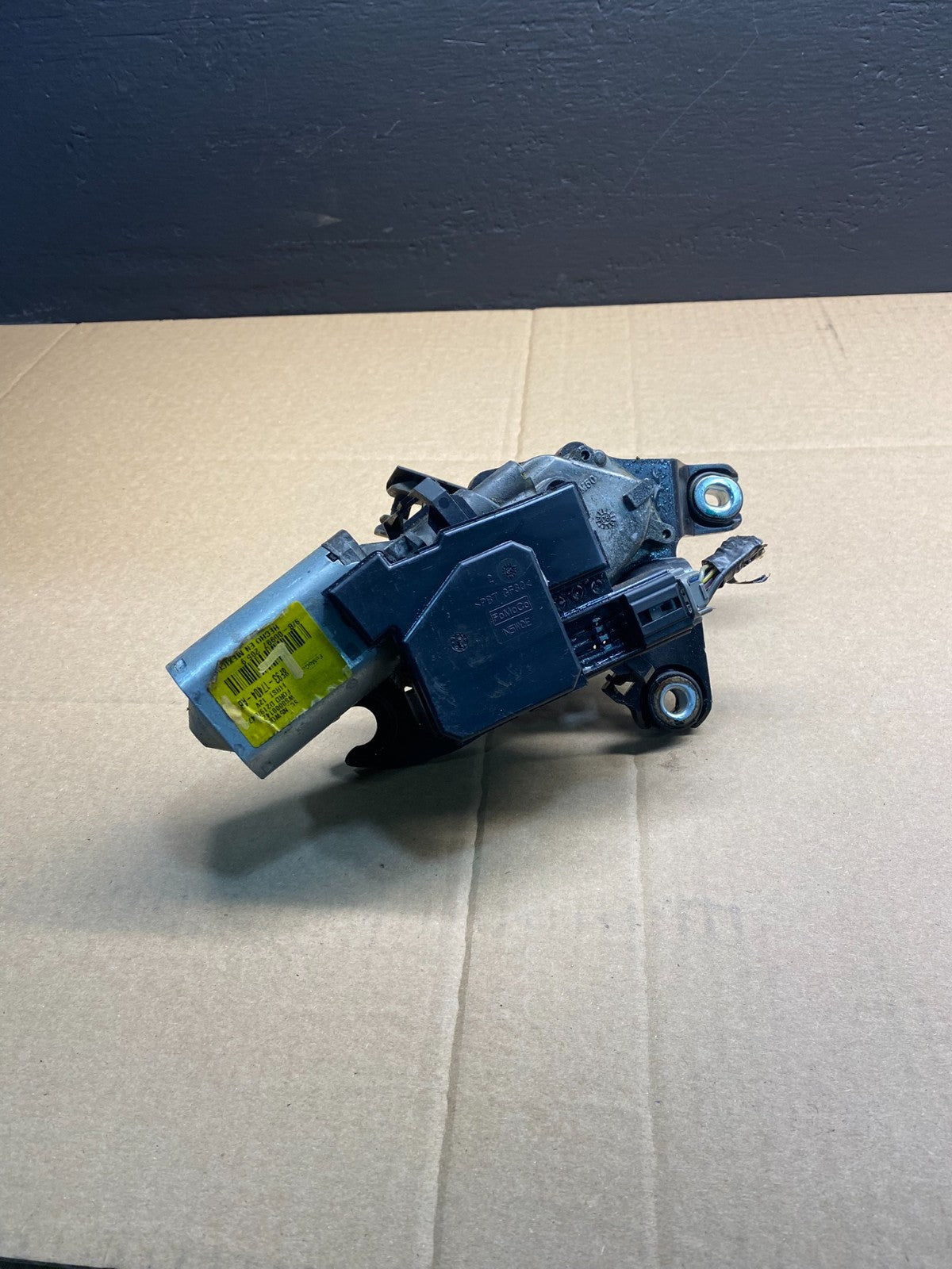 2010 to 2012 Lincoln MKT 2008 2009 Taurus X Rear Windshield Wiper Motor AB4191DG4
