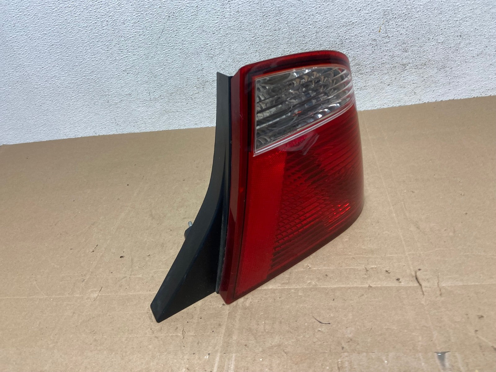 2005 2006 2007 Ford Focus Sedan Right Passenger Tail Light AE5042 LK2