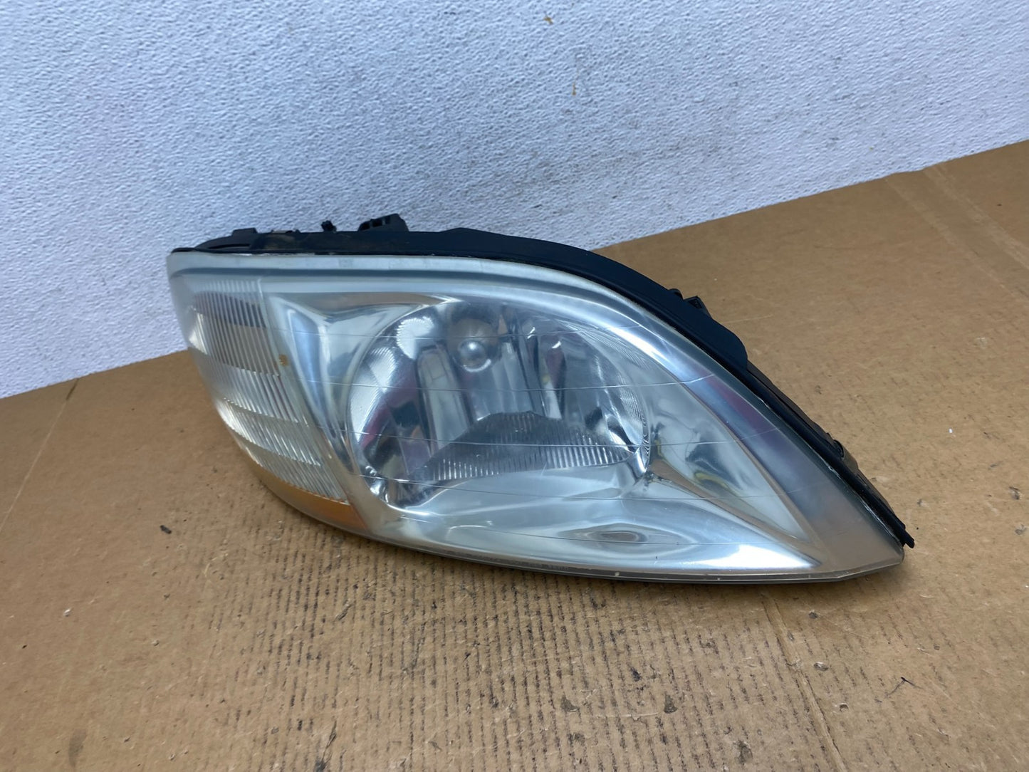 1999 to 2003 Ford Windstar Right Passenger RH Halogen Headlight AE0377 DW1