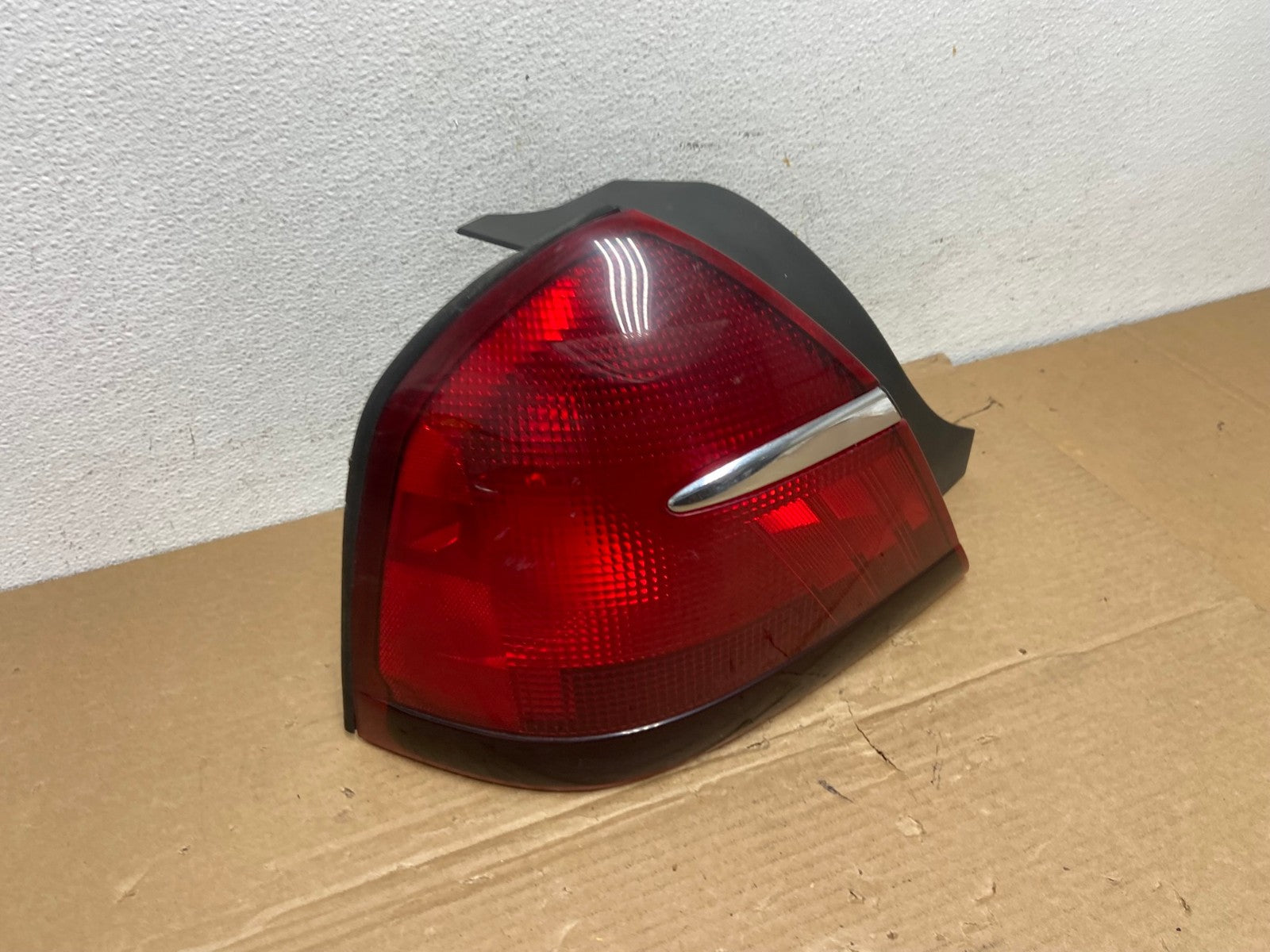 1998 - 2002 Mercury Grand Marquis Left Driver Lh Side Tail Light AD3897 LK2