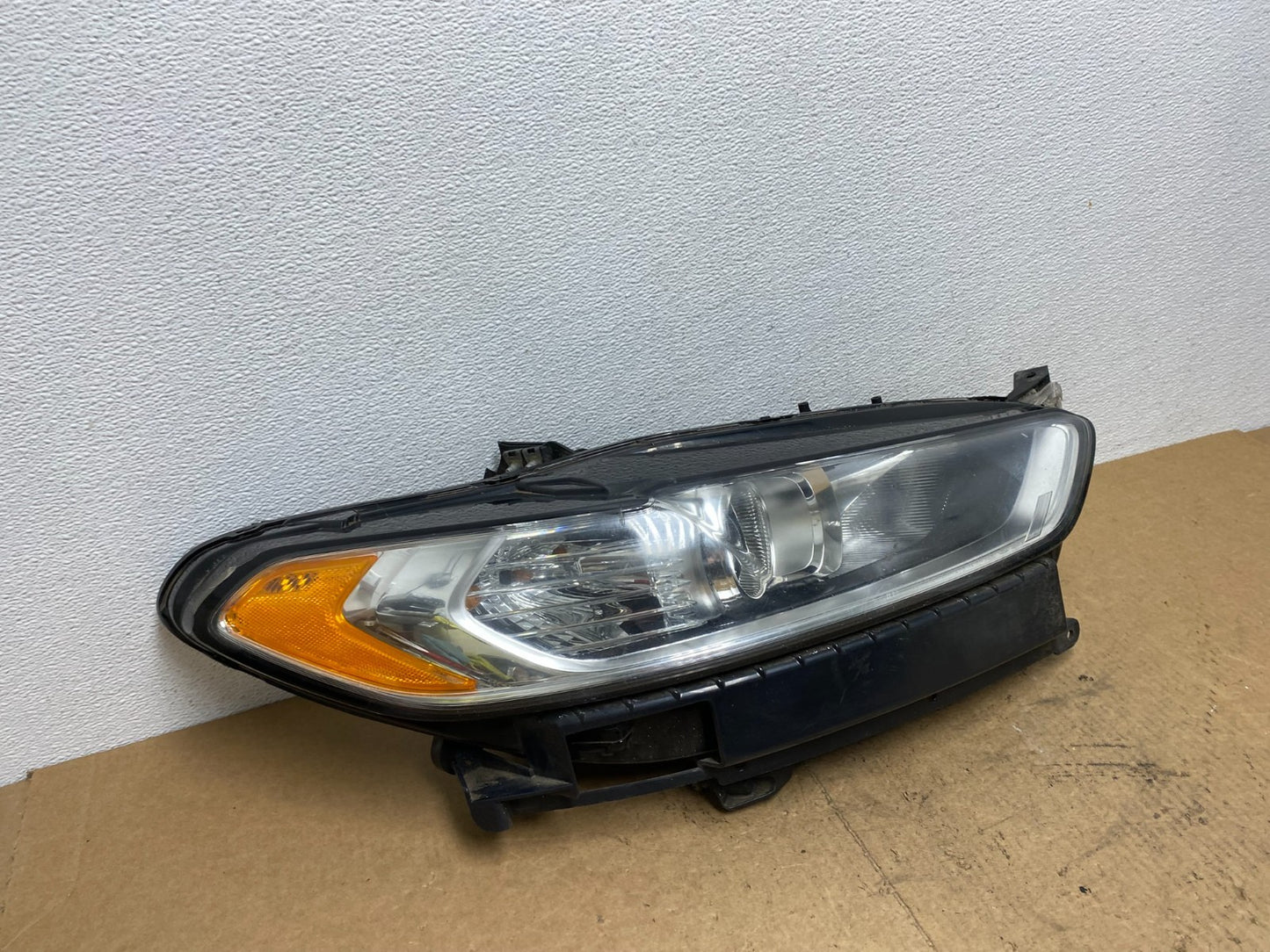 2013 to 2016 Ford Fusion Right Passenger Rh Side Headlight AC3444 DW2