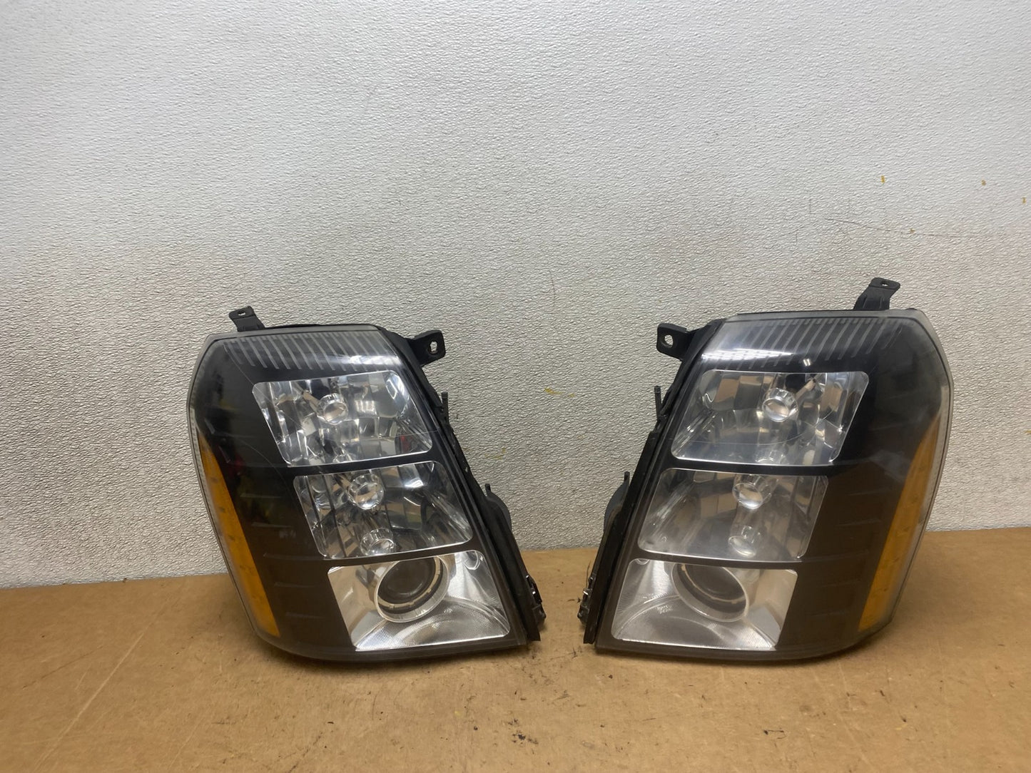 2007 - 2014 Cadillac Escalade Left+Right Side Xenon HID Headlights X5594 DW0