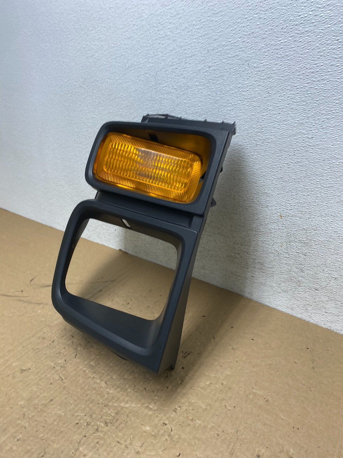 2008-2017 Ford E150 E250 E350 Van Right Side Headlight Bezel Trim AG1084 DW1