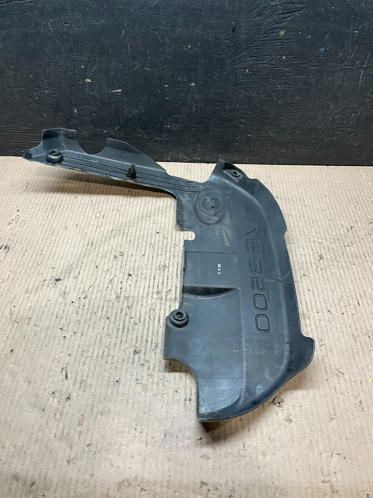 2001 to 2004 Nissan Pathfinder Engine Cover Ornament J3609 DG7