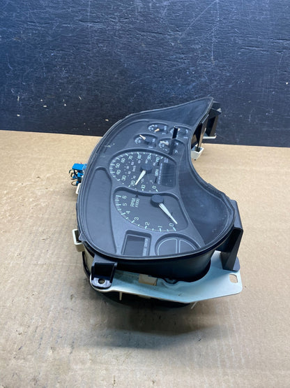2002 GMC Yukon Speedometer Cluster Gauge ag7410 DG1