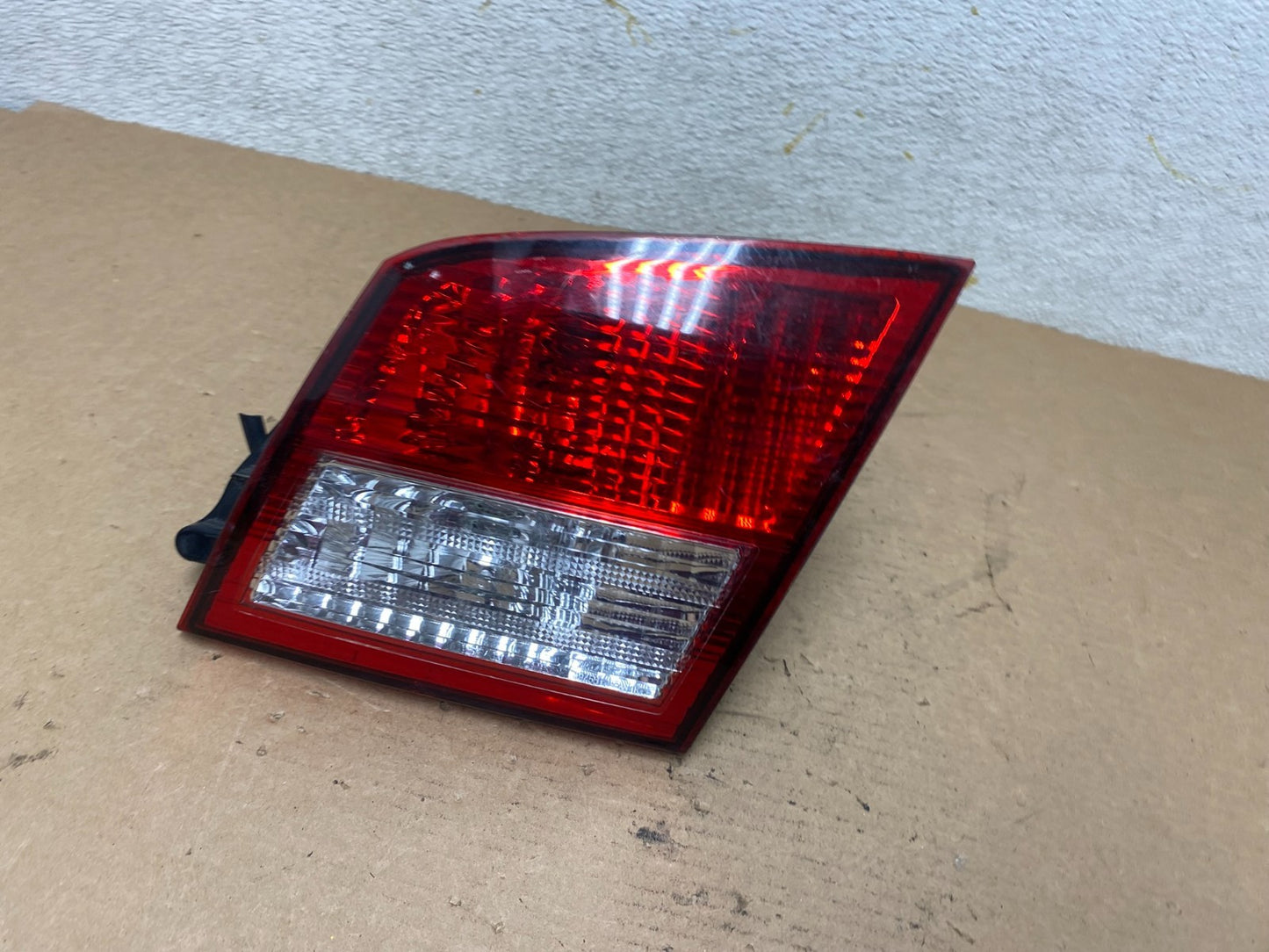 2002-2004 Infiniti i35 Inner Right Passenger Rh Side Tail Light OEM O9770 DW1