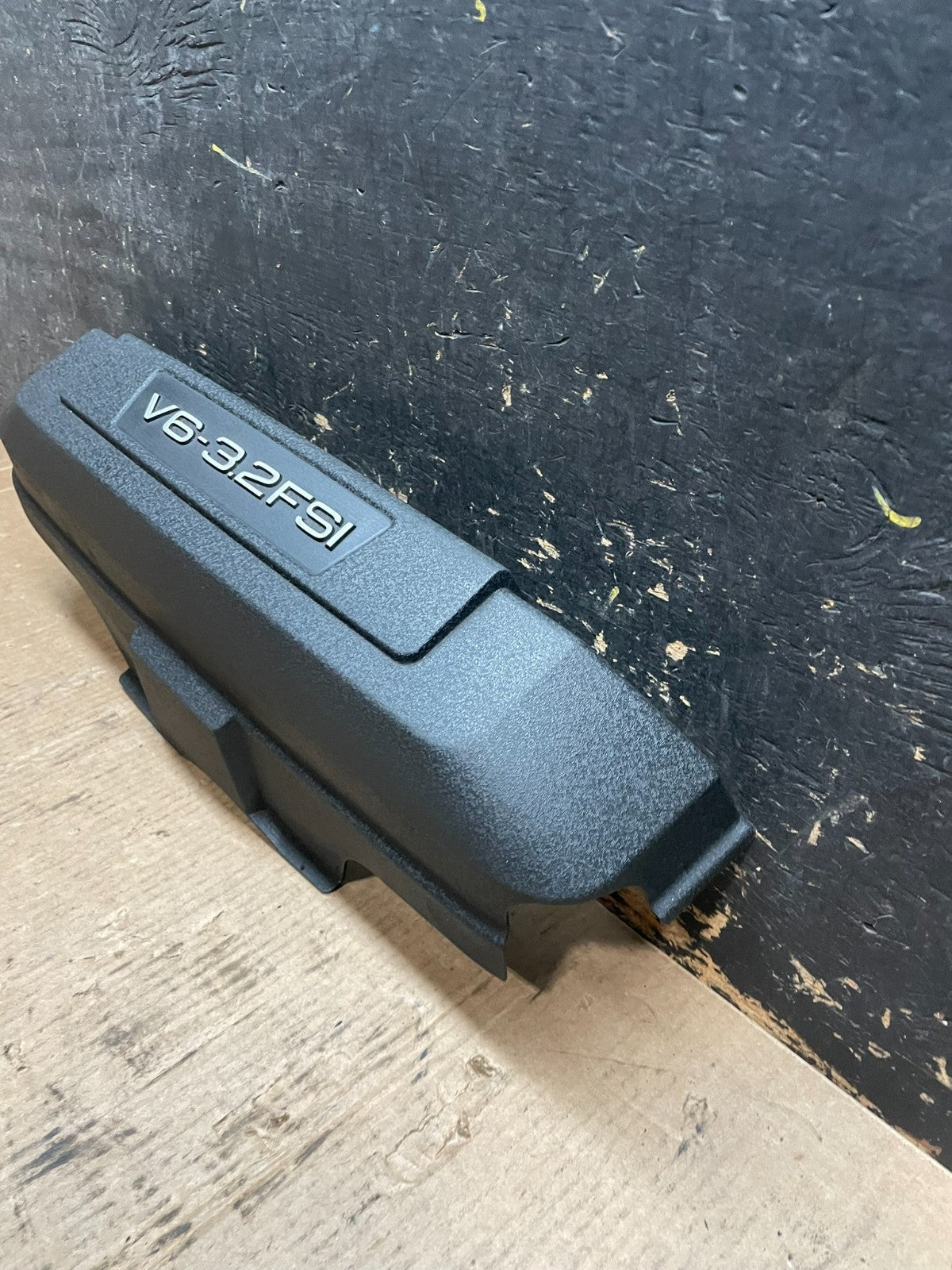 2008 to 2008 Audi  A6 3.2L Engine Motor Cover Oem z6079 DG2