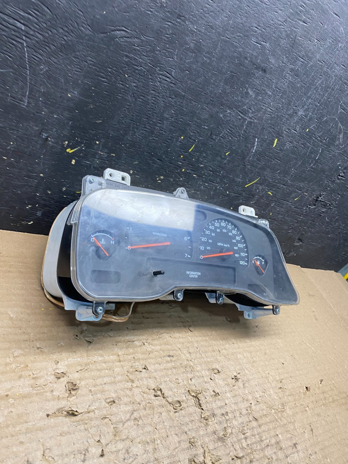 2003 Dodge Durango 4.7L Speedometer Instrument Cluster Gauge OEM S6262 PS2