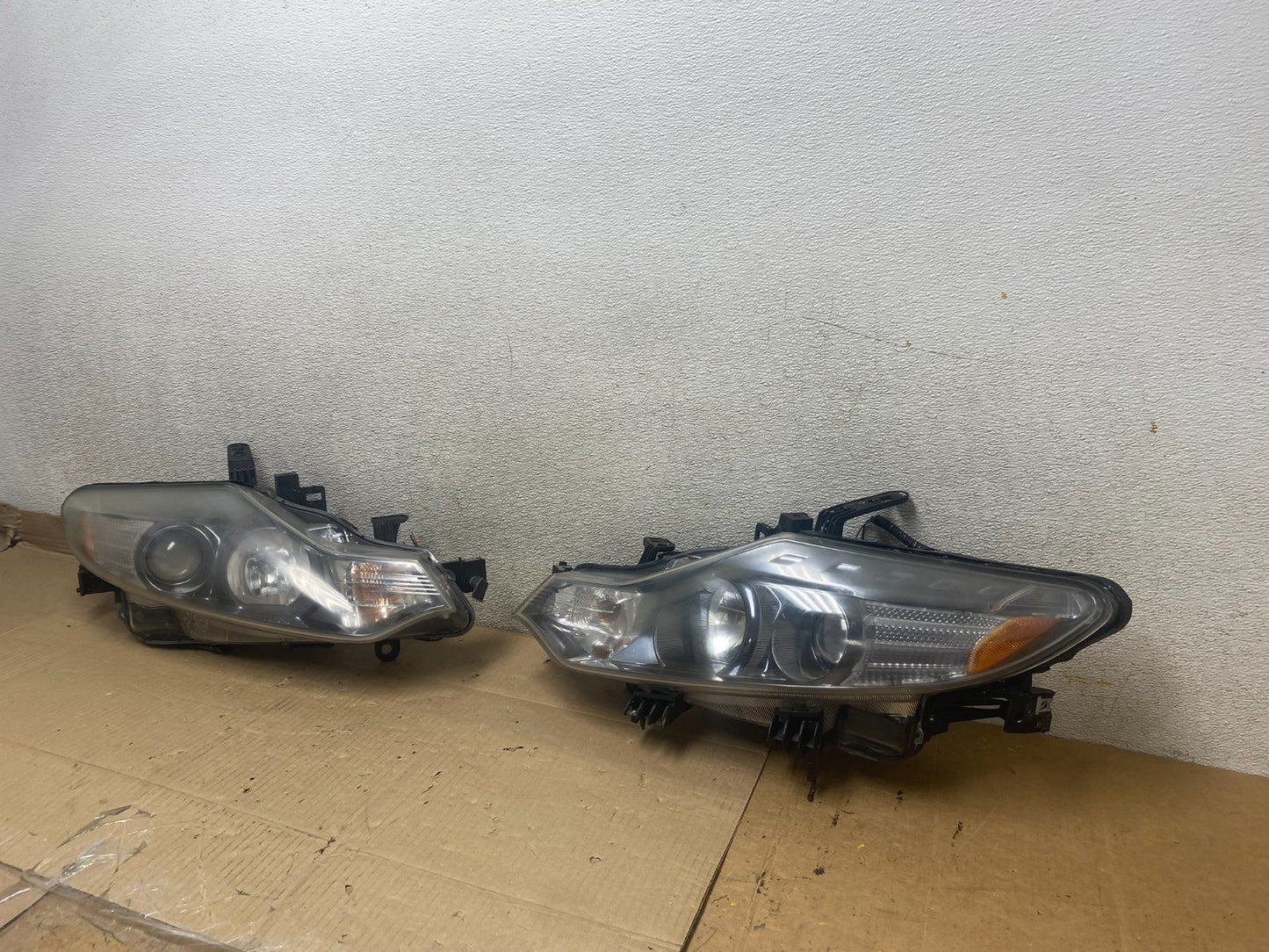 Halogen 2011 2012 2013 2014 Nissan Murano Headlights Left+Right U2882 DW1