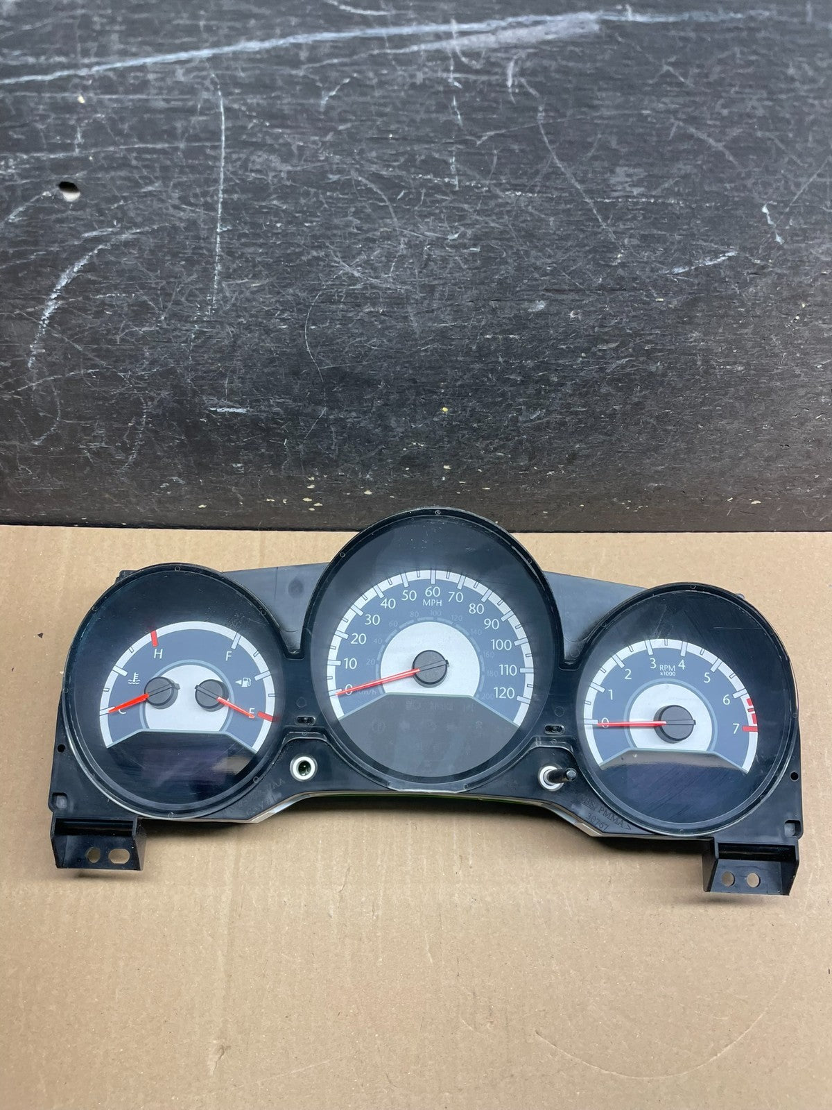 2011 to 2014 Chrysler 200 Speedometer Instrument Cluster Gauges U1369 DG0