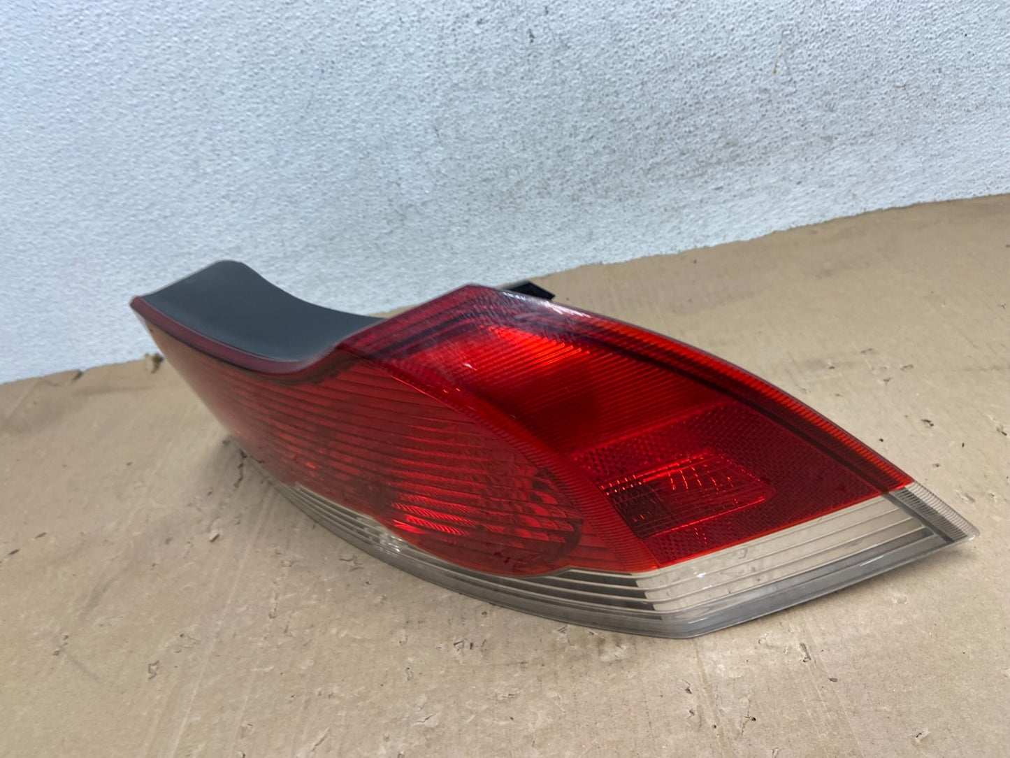 2006 to 2010 Volvo C70 Convertible Right Passenger Side Tail Light AE9259 DG1