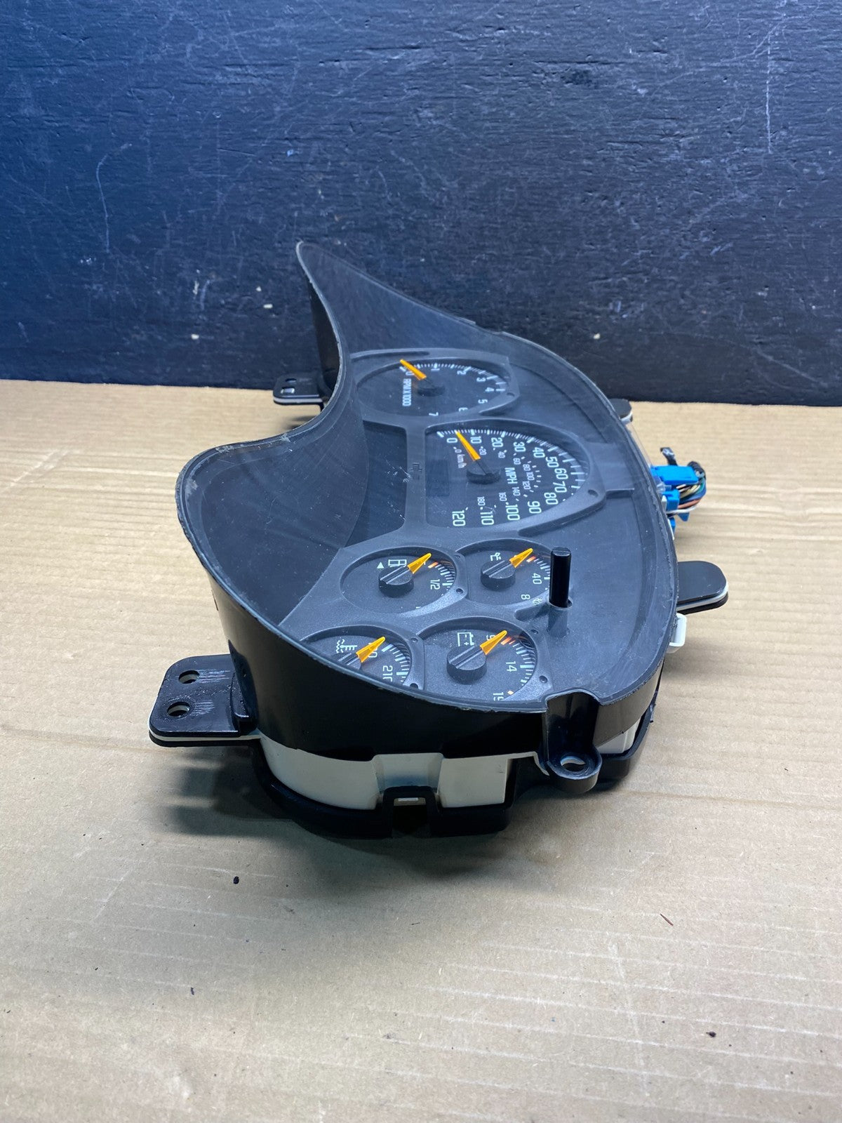 2002 to 2004 Chevrolet Trailblazer Speedometer Cluster Gauge AE6188 DG2