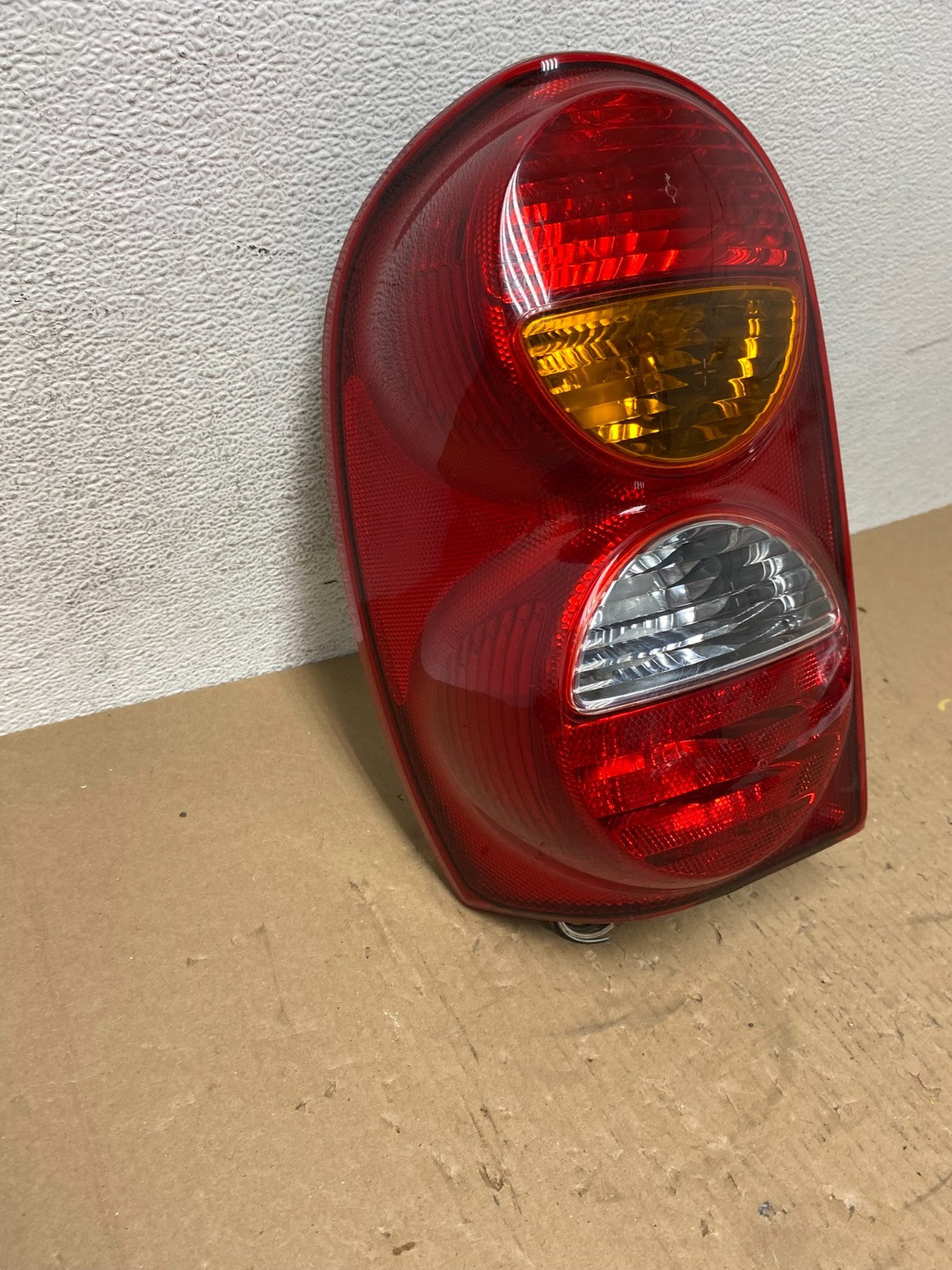 2002 2003 2004 Jeep Liberty Left Driver LH Side Tail Light AD7839 DW2