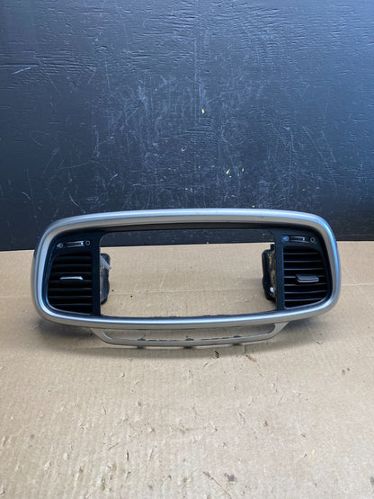 2016 - 2018 Kia Sorento Center Console Radio Air Vent Bezel Trim AC6324 DG0
