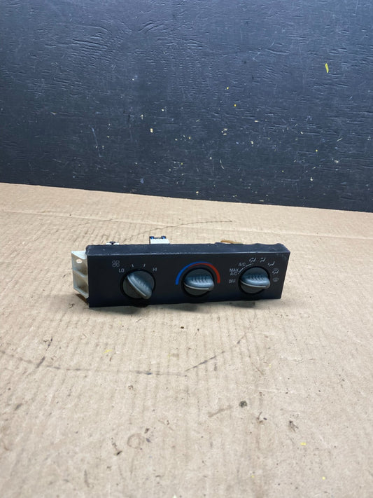 2001 - 2007 GMC Chevrolet Express 1500 Climate Control A/C O6857 DG0