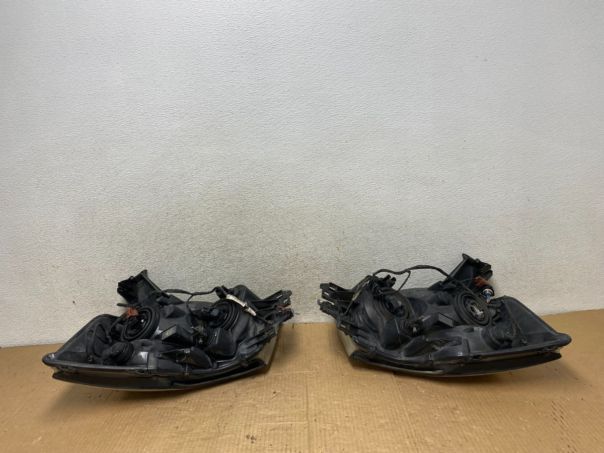 2004 to 2007 Nissan Armada Left+Right Side Set Headlights AI8168 DW9