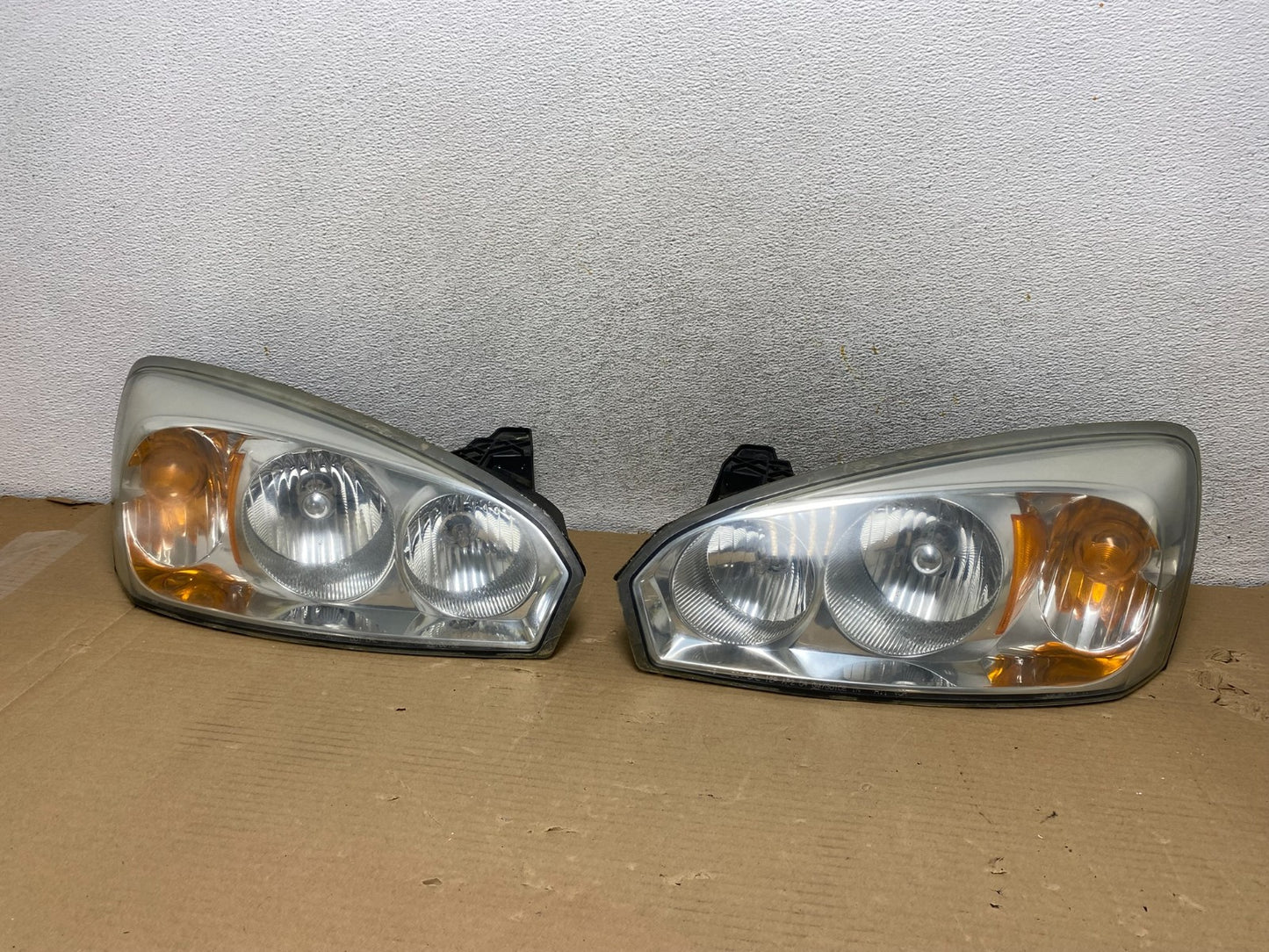 2004 to 2007 Chevrolet Malibu Left+Right Set Headlights AG9321 DW0