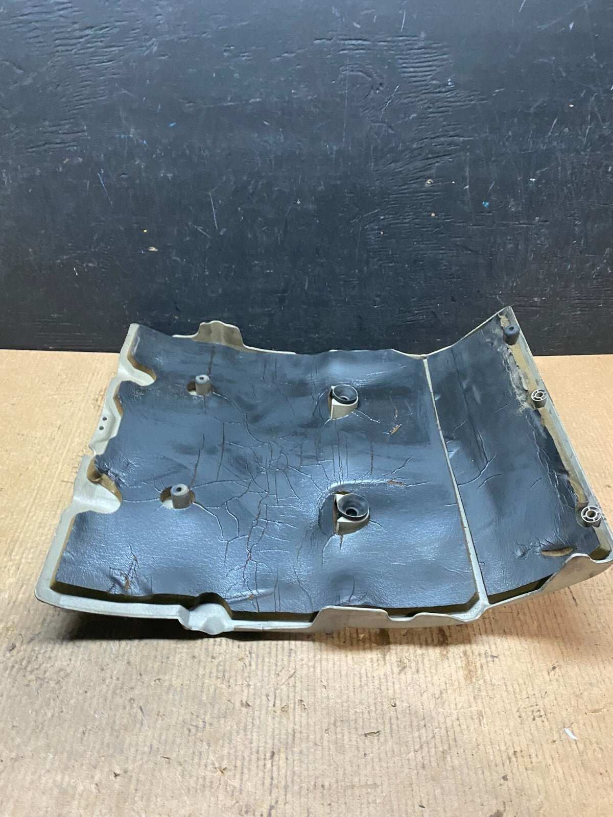1997 to 2004 Cadillac Deville Seville Northstar Engine Motor Cover H4833 DG17