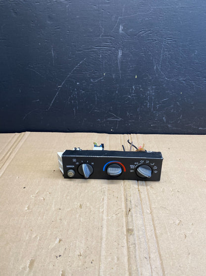 2001 - 2007 GMC Chevrolet Express 1500 Climate Control A/C AB8798 DG0