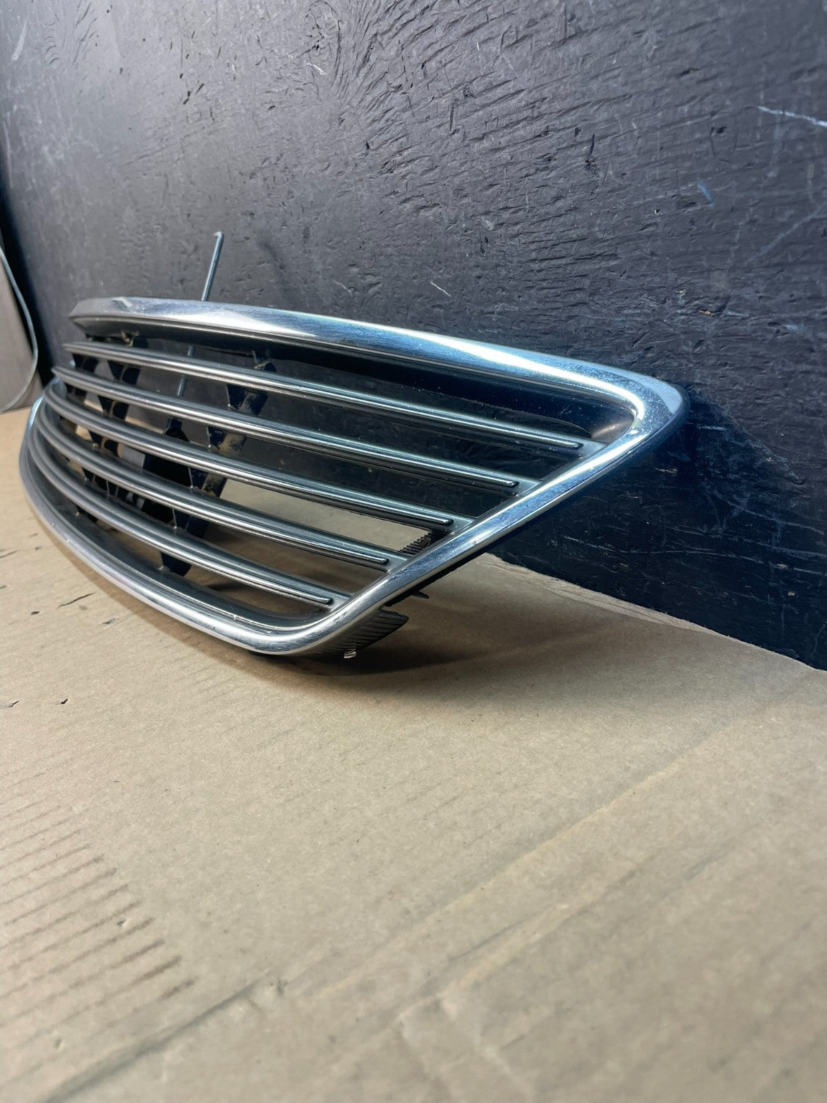 2005 to 2006 Lexus ES330 Front Bumper Upper Grille Grill AD57261