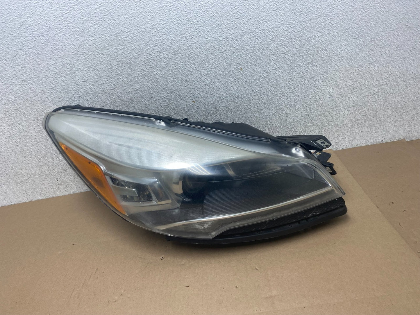 2013 - 2016 Ford Escape Headlight Right Passenger RH Side Xenon HID AG5711 DW0