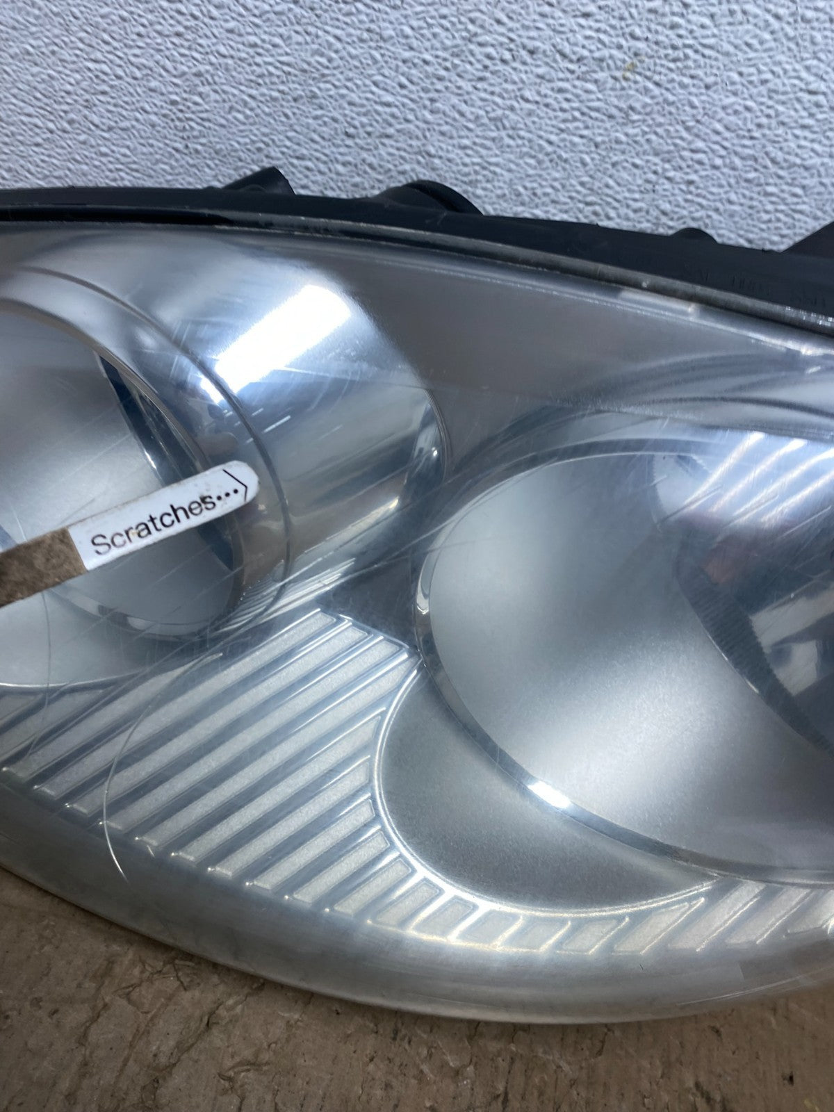 2005 to 2010 Volkswagen Jetta Left Driver LH Side Headlight Halogen AD8810 DW3