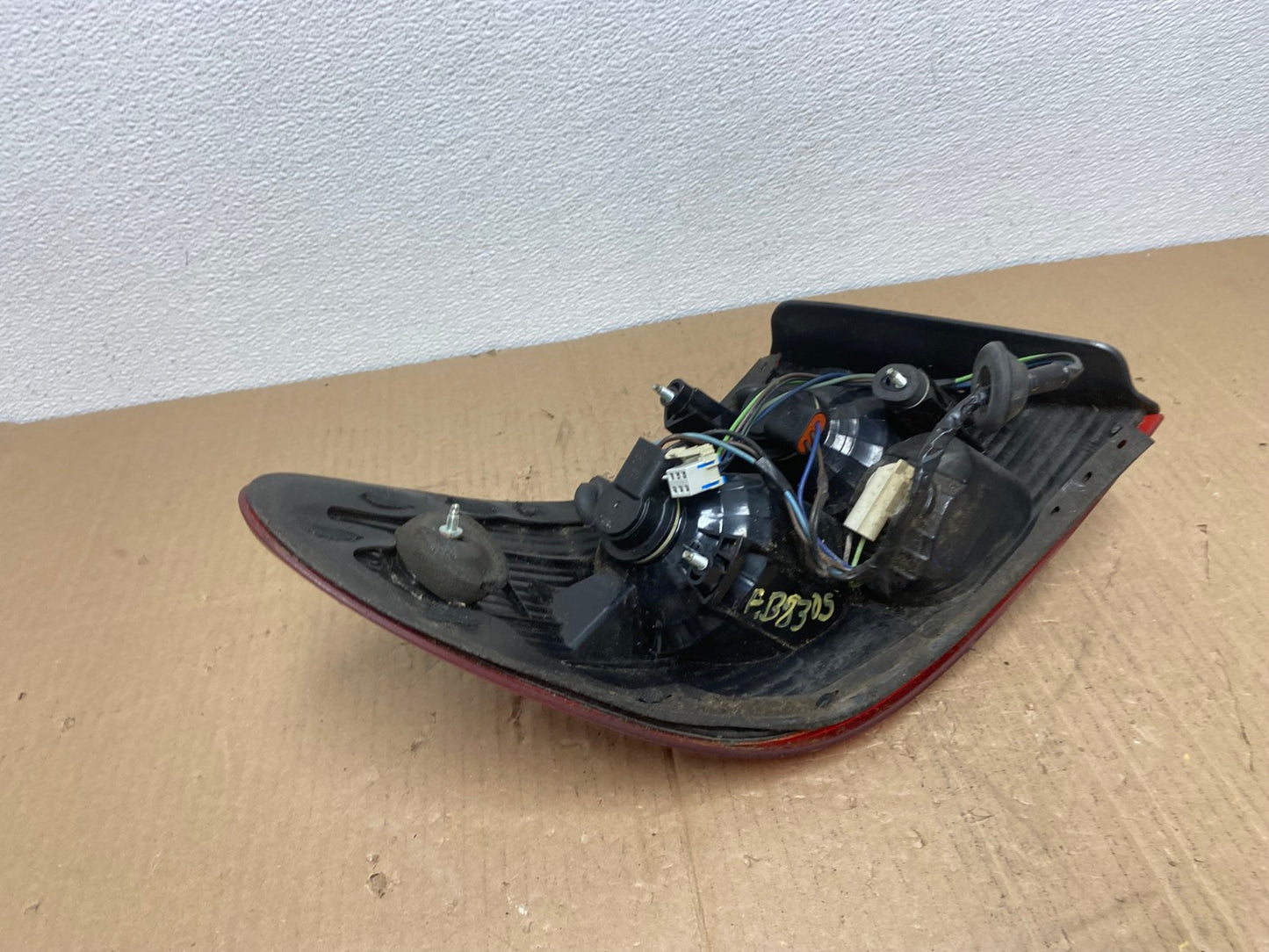 2003 2004 2005 Saturn L L200 L300 Sedan Right Passenger Tail Light Oem AB8305 LK5