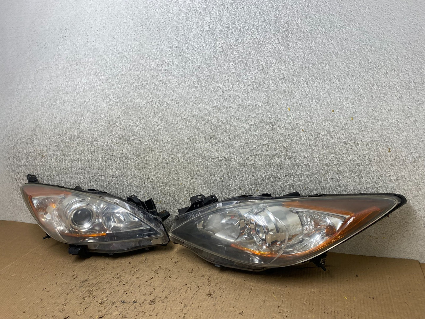 2010-2013 Mazda 3 Halogen Left+Right Side Headlights W8332 DW1