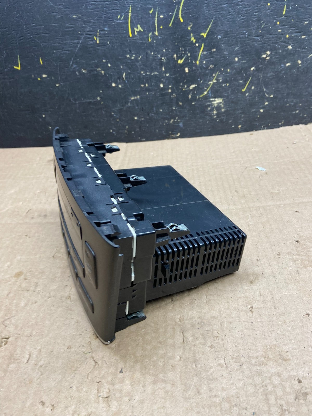 2004 - 2006 Lexus ES330 Center Dash A/C AC Heater Climate Control Unit Z0279 DG2