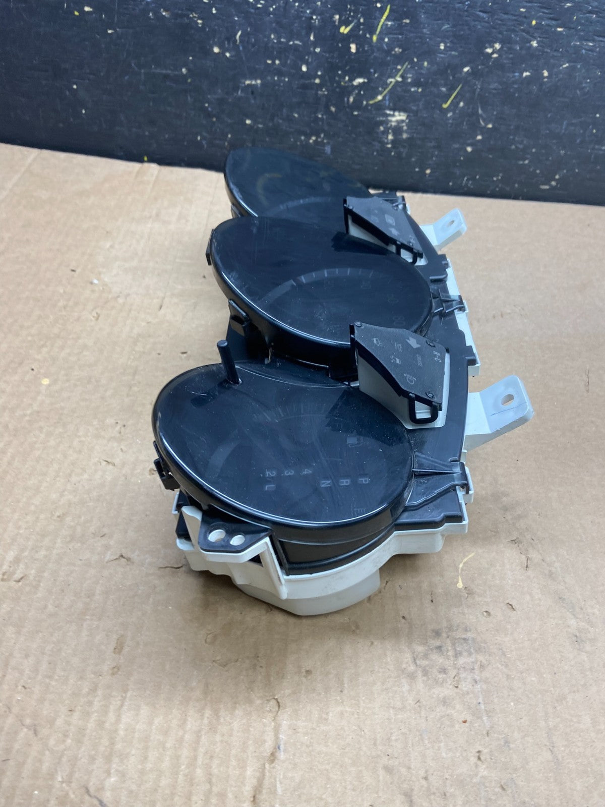2004 to 2006 Lexus ES330 Speedometer Cluster Gauge OEM z4104 DG3