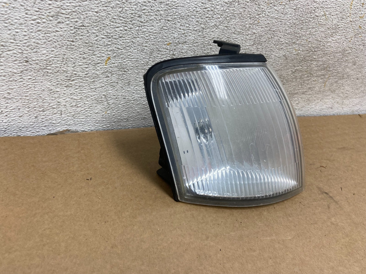1995 - 1997 Toyota Avalon Right Passenger Front Turn Park Signal AH4407 DG1