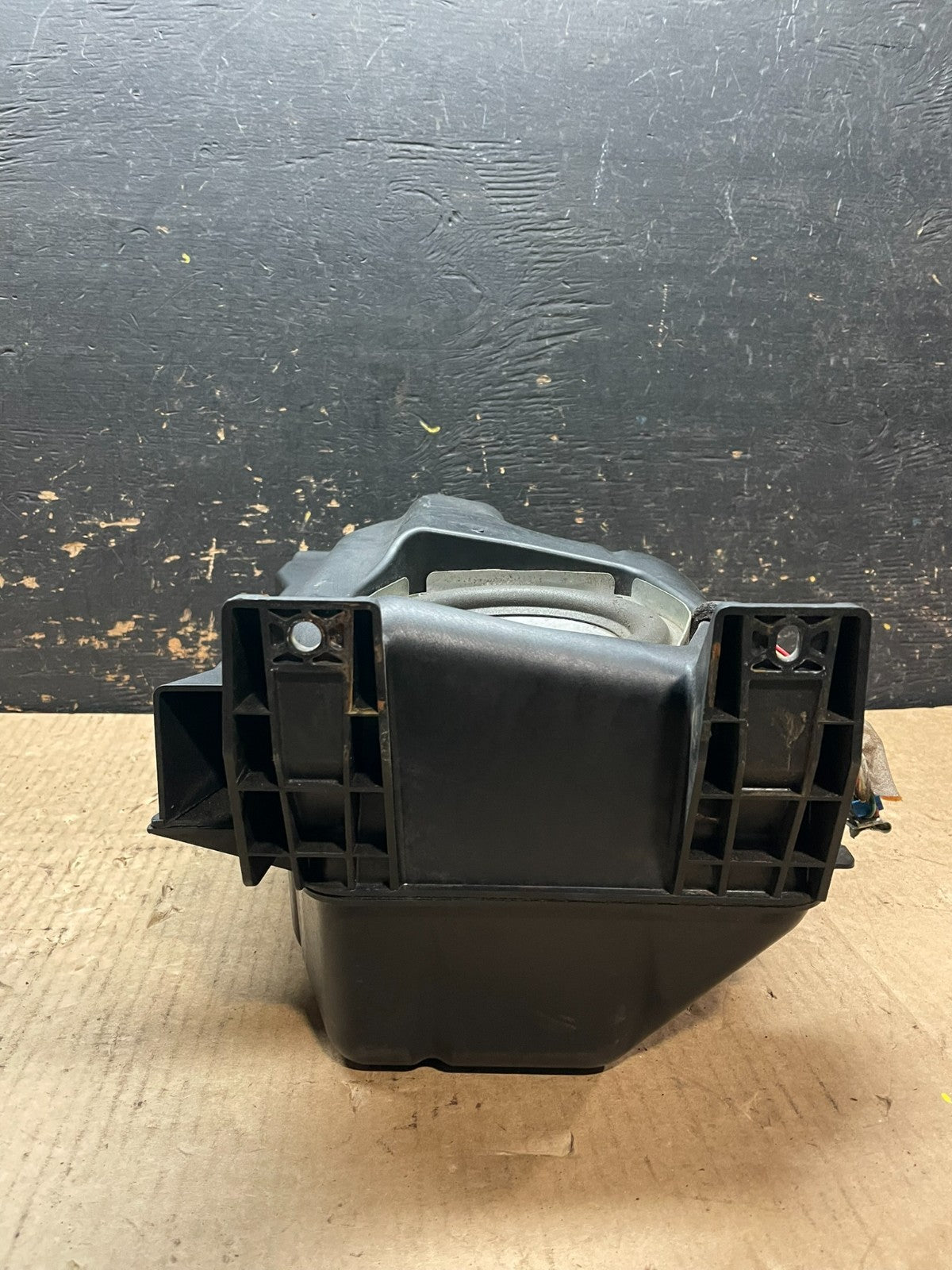 2007 - 2009 Cadillac SRX Subwoofer Bose Speaker OEM Y9553 DG5