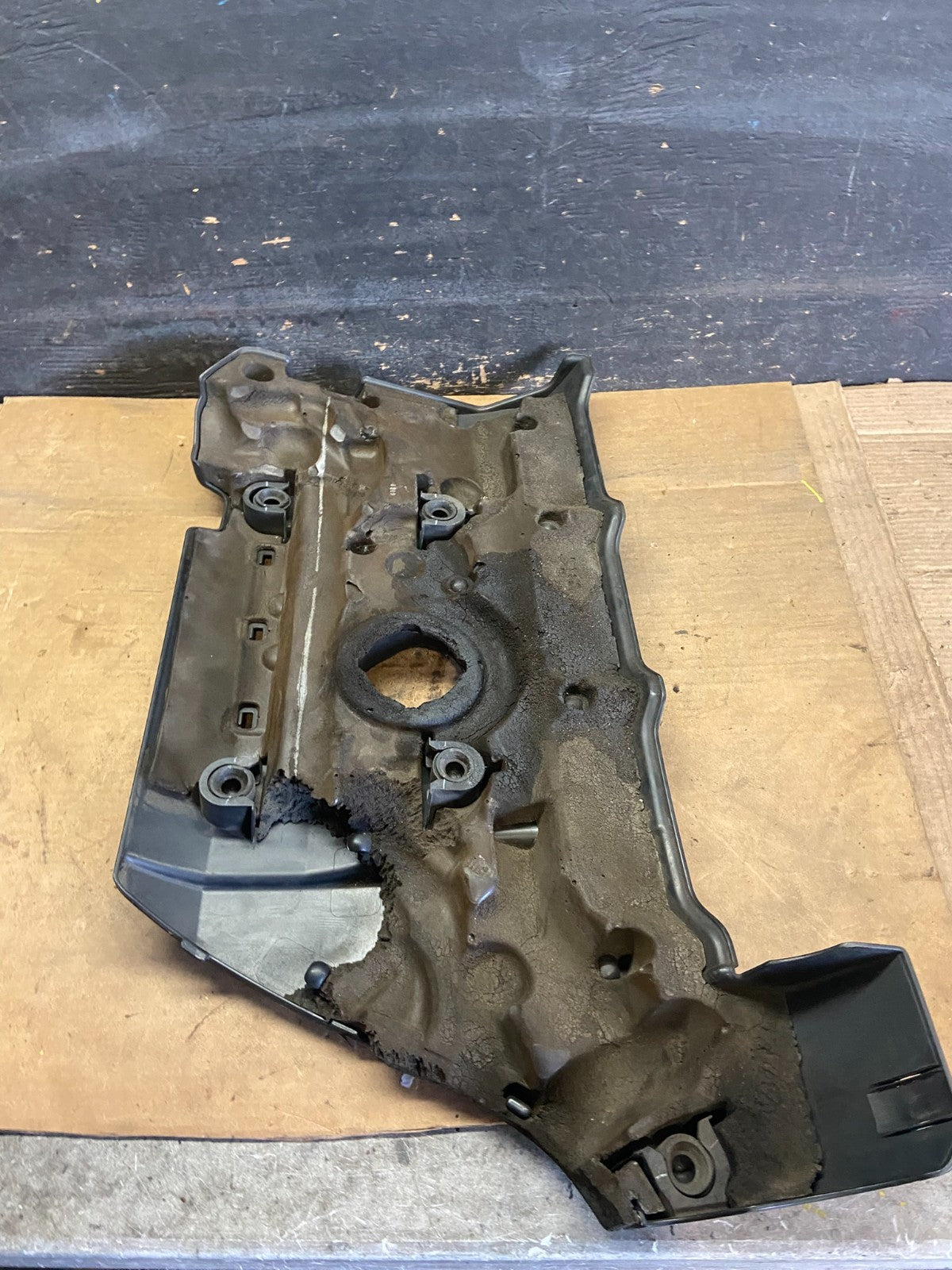 2008 to 2015 Volvo XC70 3.2L Engine Motor Top Upper Cover Panel R02756