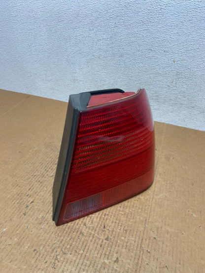 1999 to 2003 Volkswagen Jetta Sedan Right Passenger Tail Light AE0360 LK2