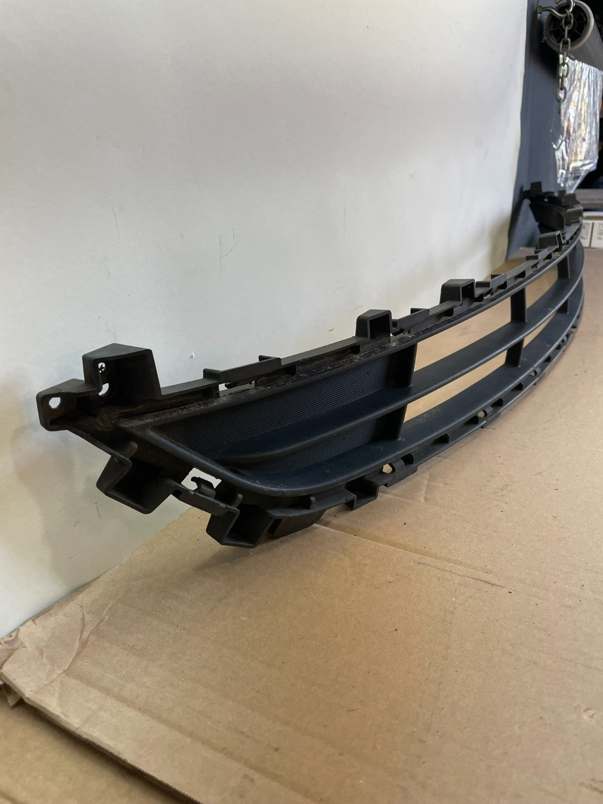 2015 to 2018 Kia Sedona Front Lower Grill Grille AG1012 DG2