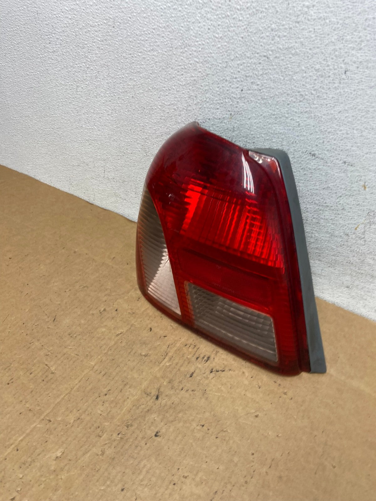 2000 to 2002 Toyota Echo Left Driver LH Side Tail Light AD4737 LK1