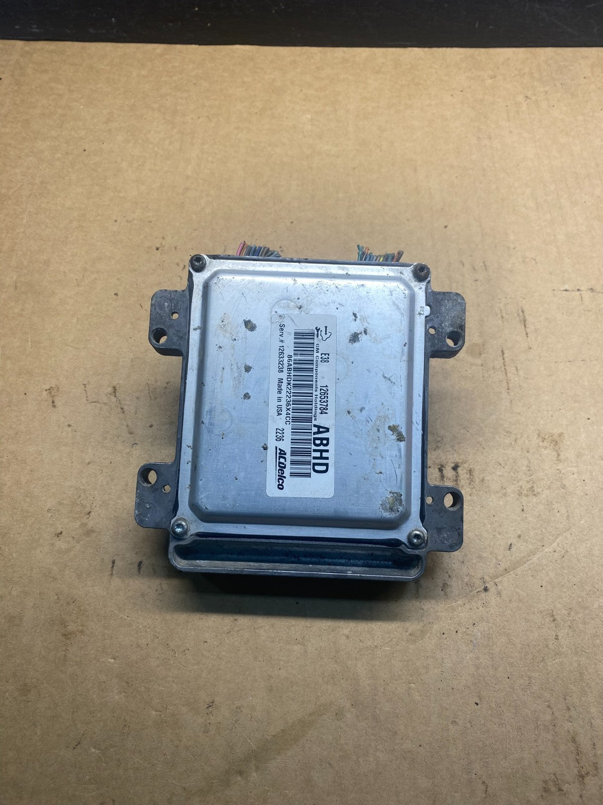 2010 - 2013 GMC Sierra 5.3L Engine Control Module ECM ECU AH7177 DW1