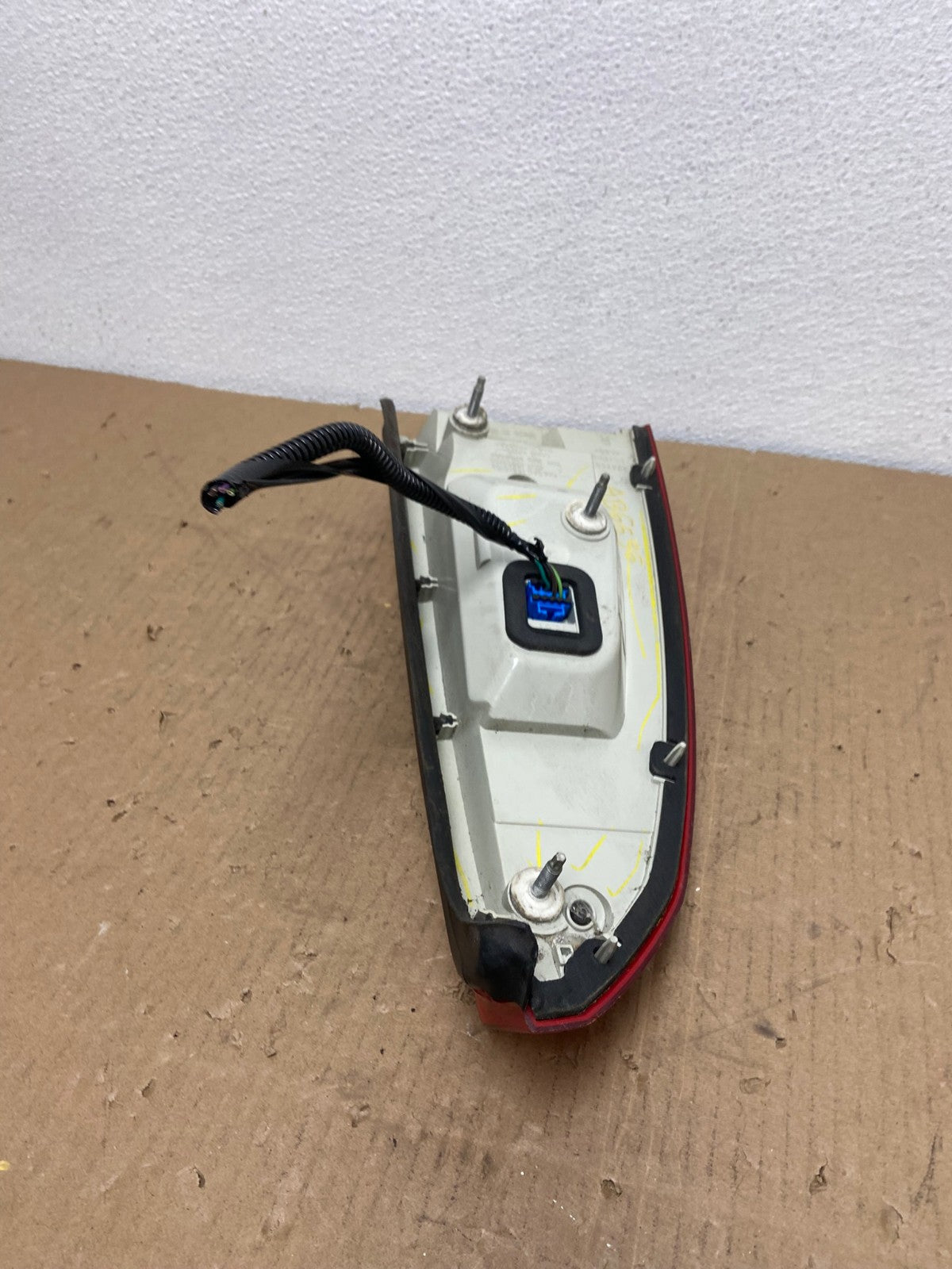 2006 to 2011 Cadillac DTS Right Passenger Rh Side LED Tail light Oem AB6636 LK6