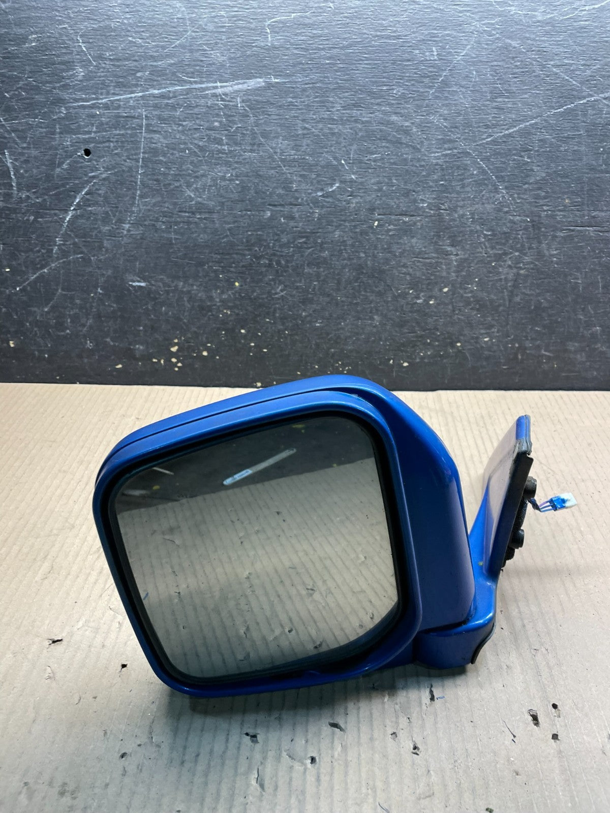 1997 to 2002  Mitsubishi Montero Left Driver LH Side View Door Mirror X0679 MS9