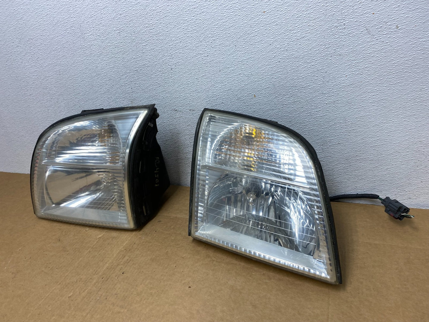 2002-2005 Mercury Mountaineer Left+Right Side Halogen Headlights AD4501 DW1