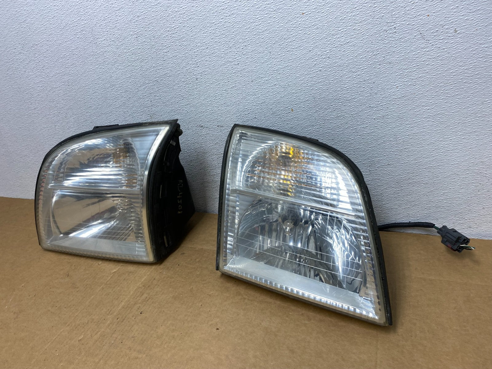 2002-2005 Mercury Mountaineer Left+Right Side Halogen Headlights AD4501 DW1