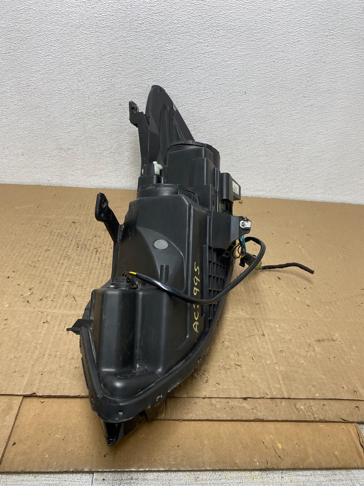 2016 to 2019 Chevrolet Cruze Right Passenger Halogen Headlight Oem AC3995 DW8