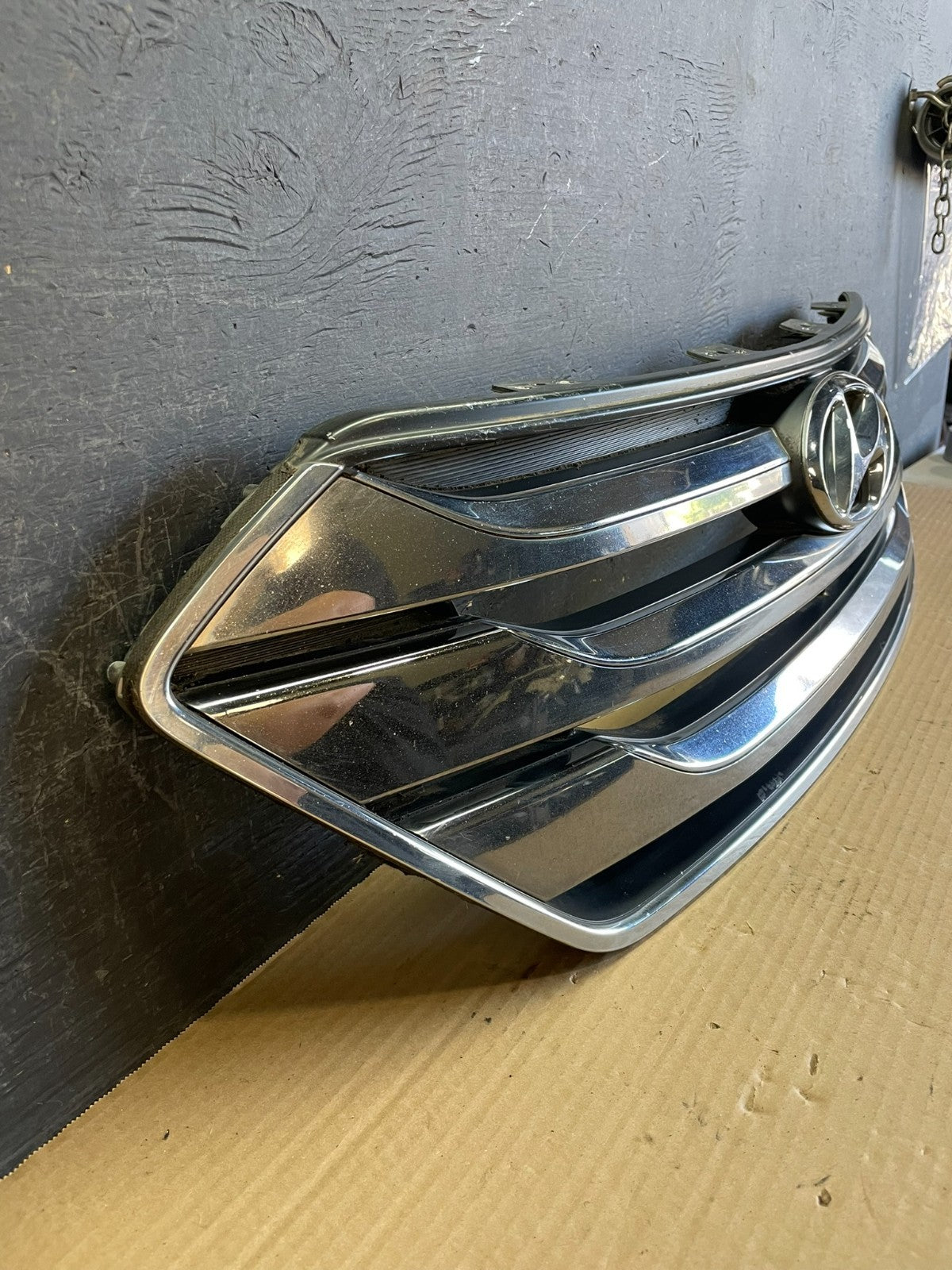 2013 to 2016 Hyundai Santa Fe Front Upper Grill Grille AF3473 DW2