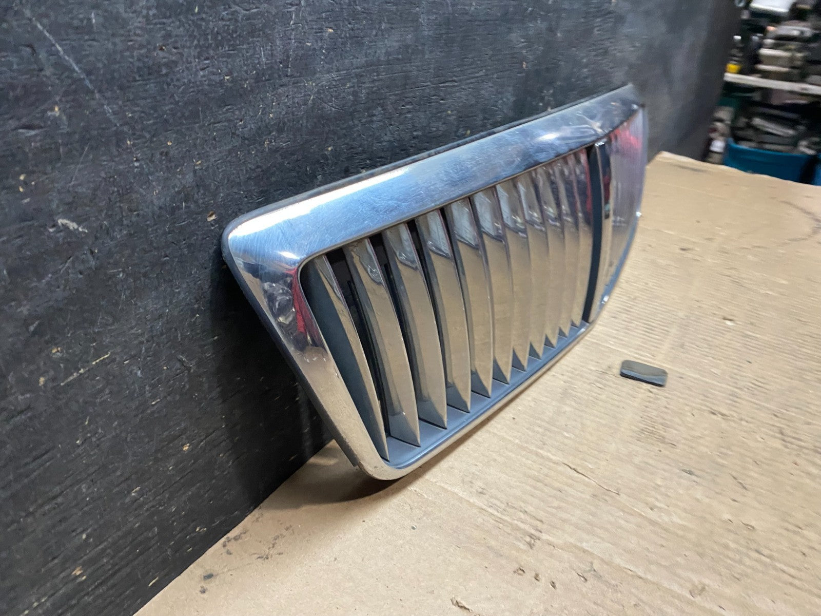 2002 to 2005 Hyundai XG350 Front Upper Grill Grille W/Emblem u6377  DG2