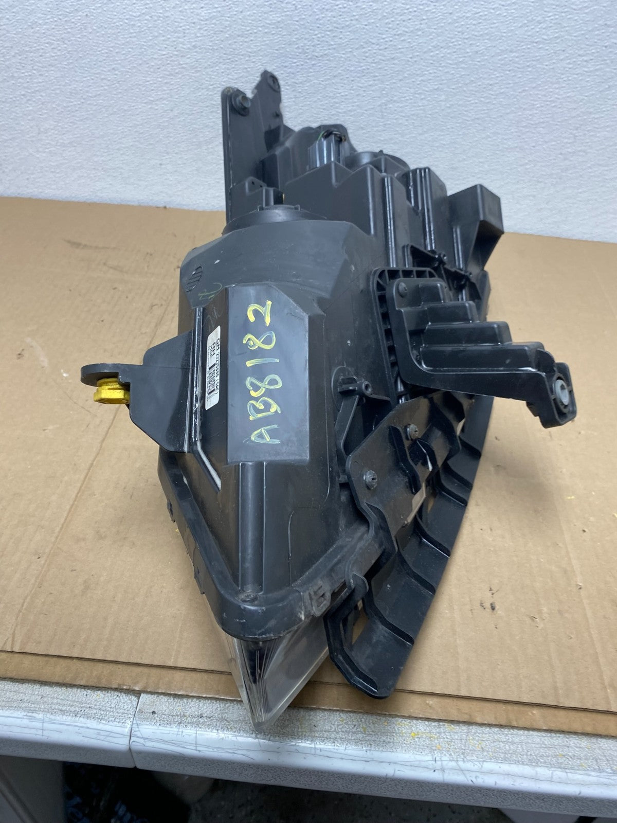 2013-2017 Chevrolet Traverse Right Passenger Side Halogen Headlight AB8182 DW9