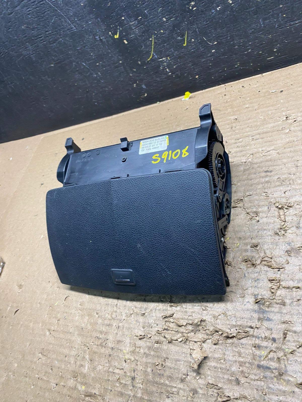 2008-2011 Mercedes W204 C300 Navigation Display Screen Monitor w/Cover s9108 DG4