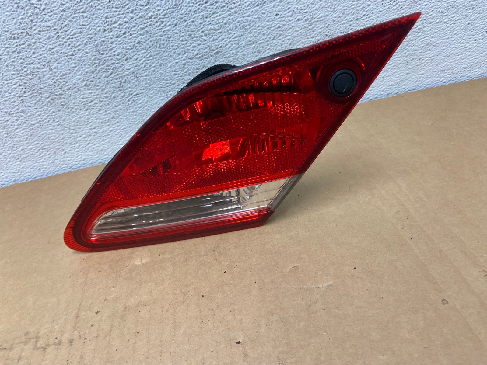 2005-2010 Toyota Avalon Right Passenger Side Tail Light Inner AD2631 LK0