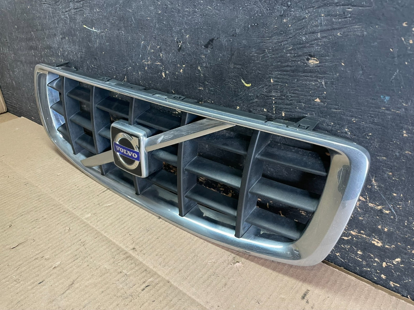 2008 to 2009 Volvo XC70 Front Upper Grill Grille Oem OEM Z8520 DG2